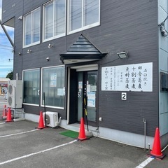 年齢不問！ランチタイム平日勤務出来る方を募集中！髪の色等自由です！
